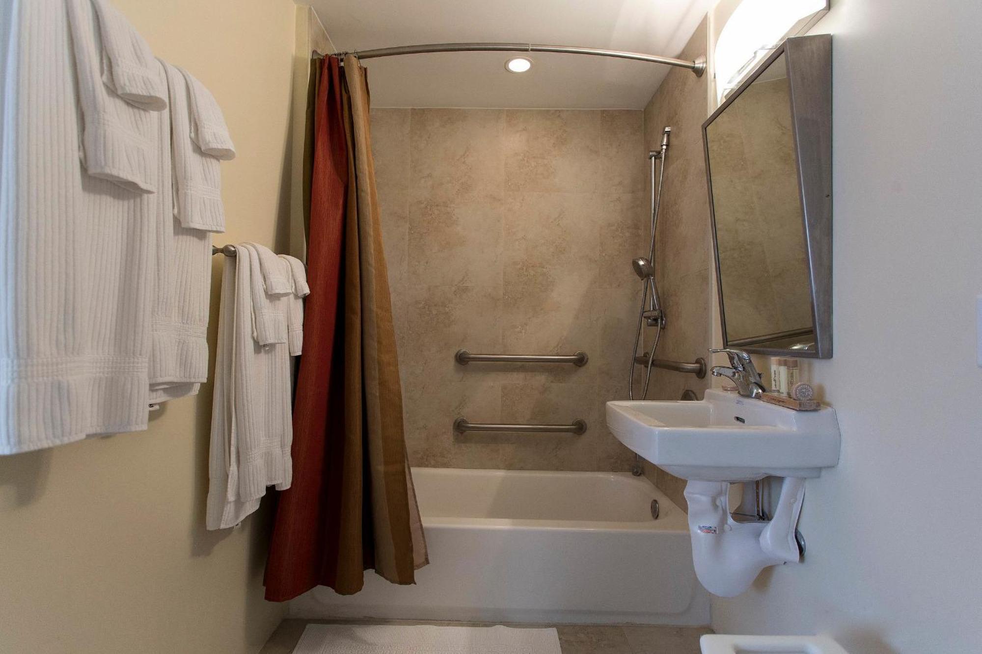 Westover Arms Hotel — Photos 1